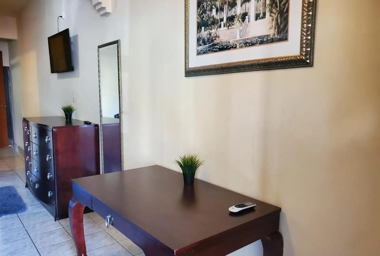 Apartment Del Valle Unit 2, Economical Large Studio Near Beach, Sleeps Up To 4 San Juan