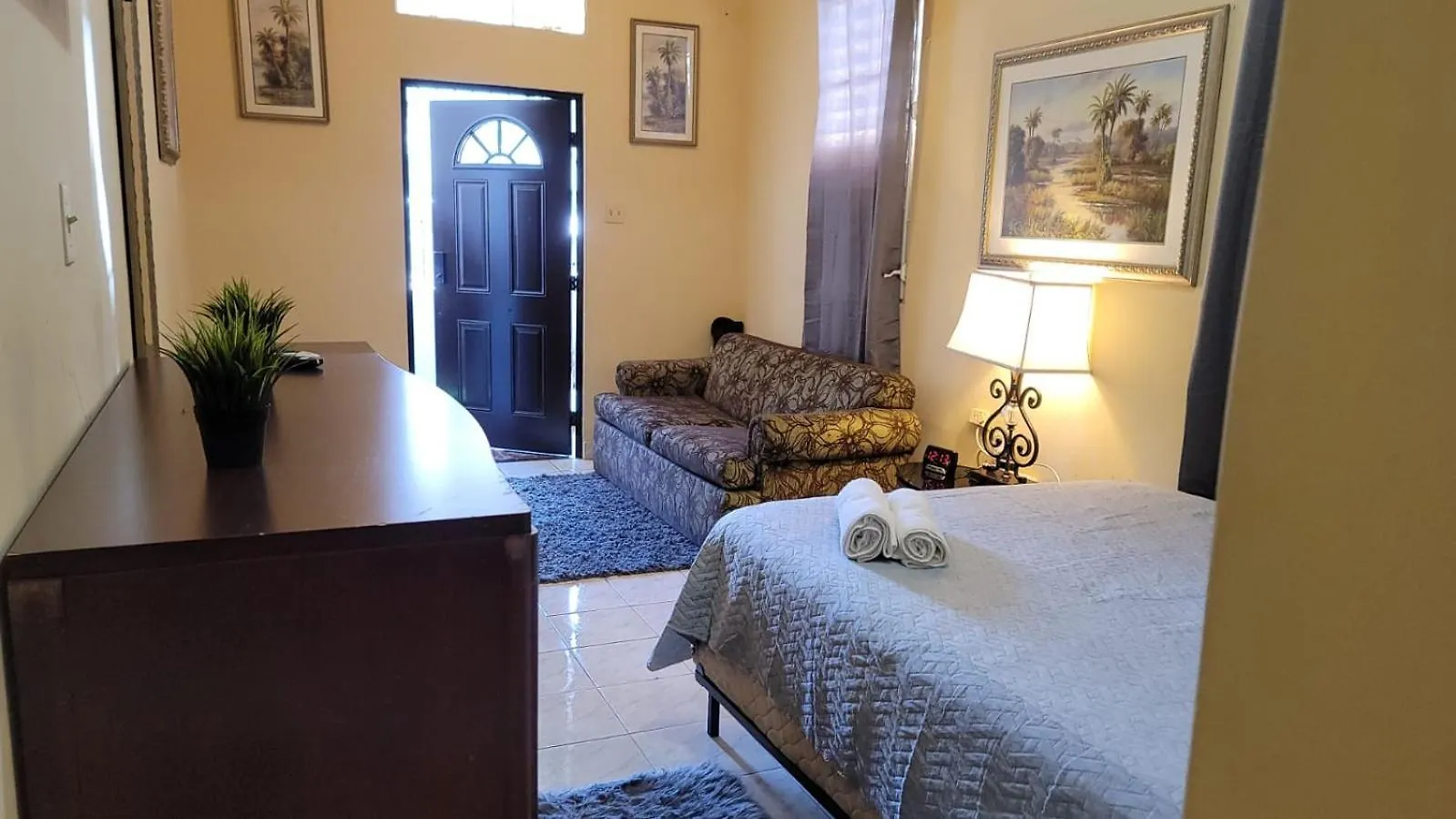 Del Valle Unit 2, Economical Large Studio Near Beach, Sleeps Up To 4 San Juan