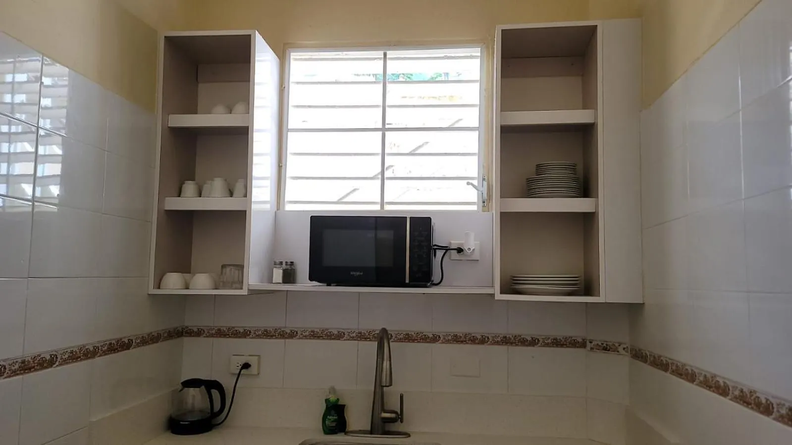 Del Valle Unit 2, Economical Large Studio Near Beach, Sleeps Up To 4 San Juan Apartment