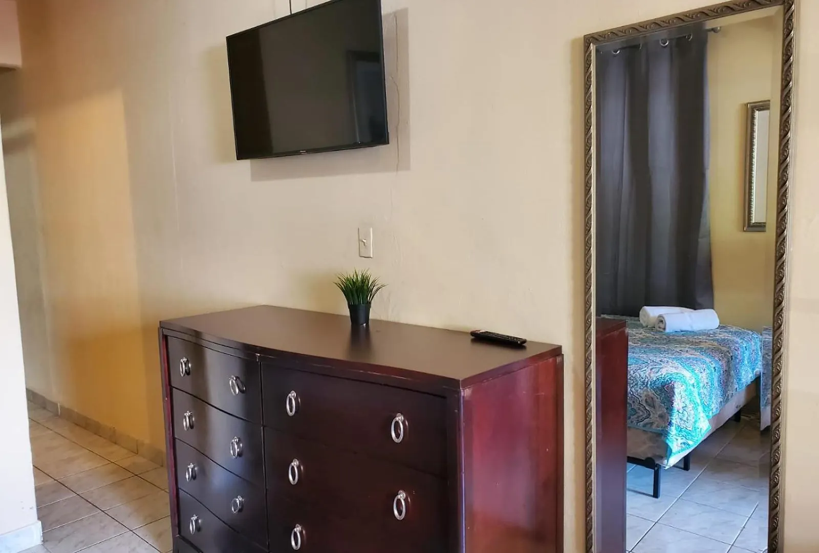 Del Valle Unit 2, Economical Large Studio Near Beach, Sleeps Up To 4 San Juan